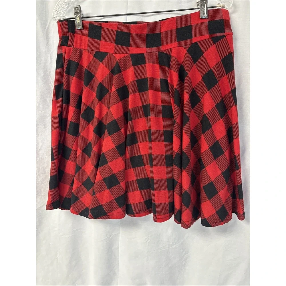 DJT Skirt With Attached Shorts Skort Women’s Size XL Red Black Plaid Pull On